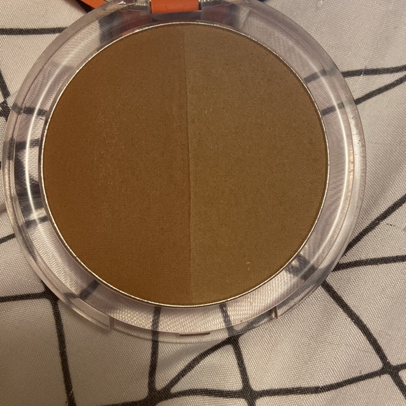 Item Beauty Bronzer Contour Duo in Shades Mood and Vibez - Picture 3 of 4